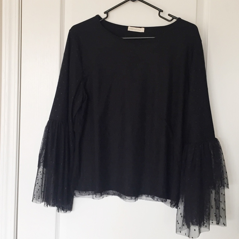 PEBBLE AND STONE black bell sleeved top